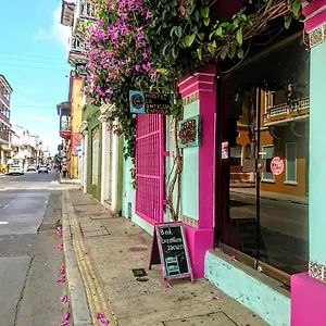 https://hostel-la-antigua-capsula.cartagena-hotels.org