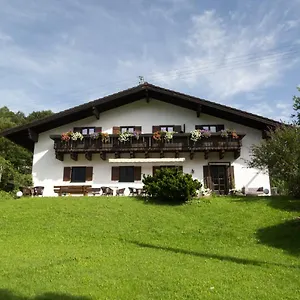 https://berg-blick-hostel-dorfcafe.com-bavaria.com