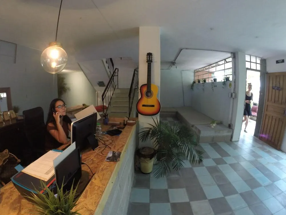 Hostal Casa Estacion ميديلين بيت شباب